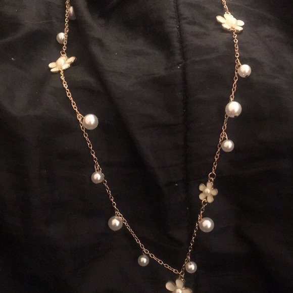 COPY - NWT necklace. Gold chain with pearls and white enamel - Picture 5 of 5